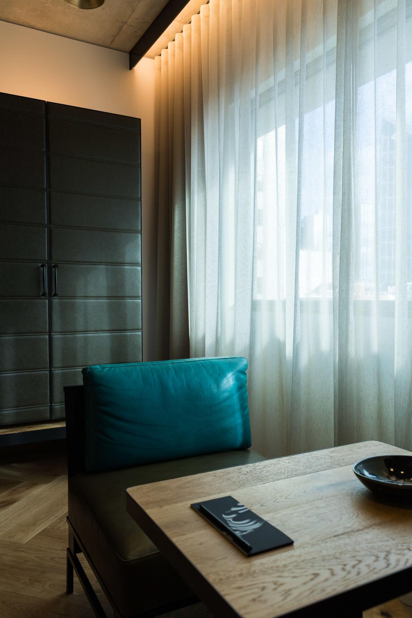 Qt Melbourne Hotel Luaran gambar A sheer curtain