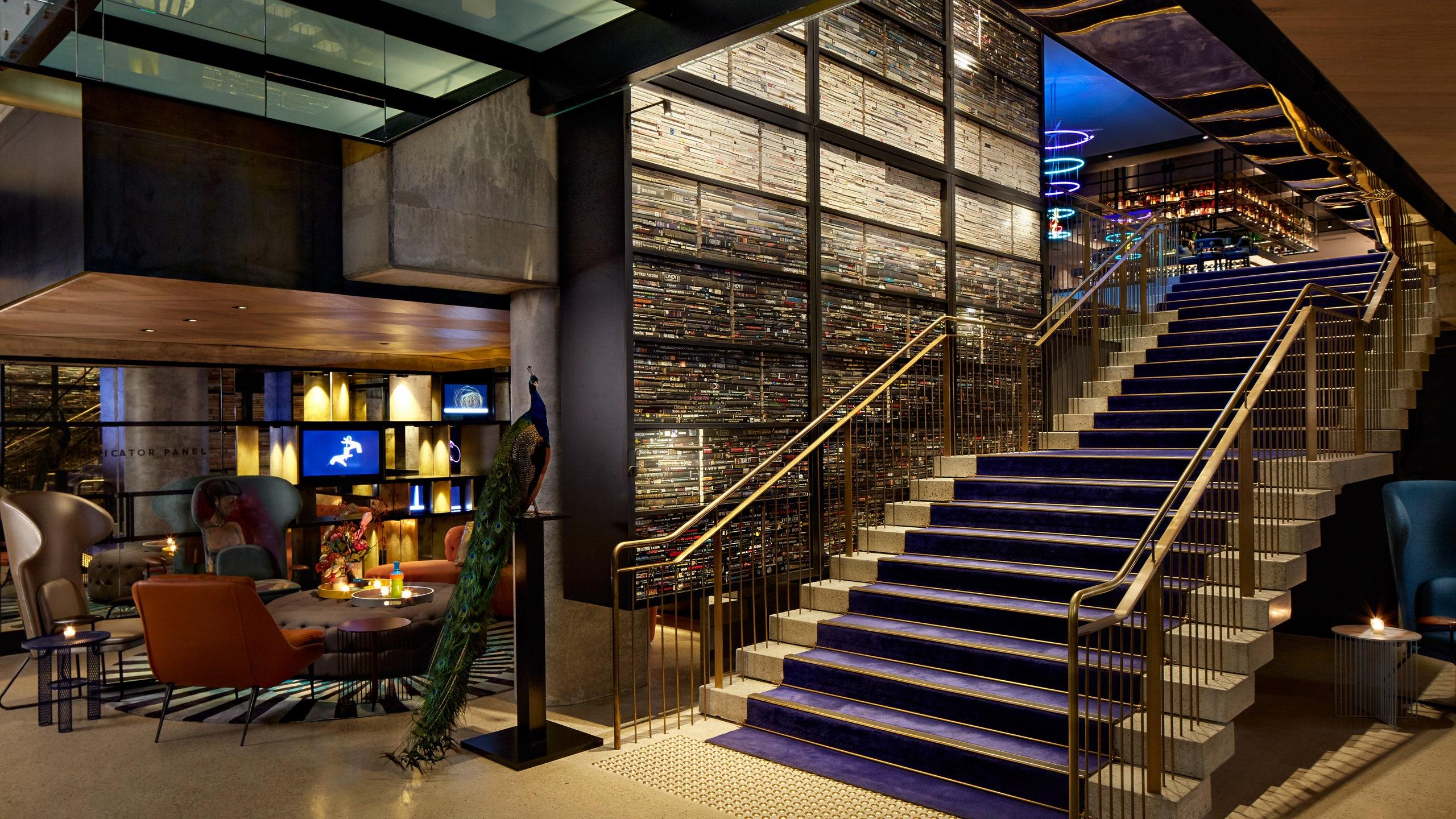 Qt Melbourne Hotel Luaran gambar The interior of the hotel