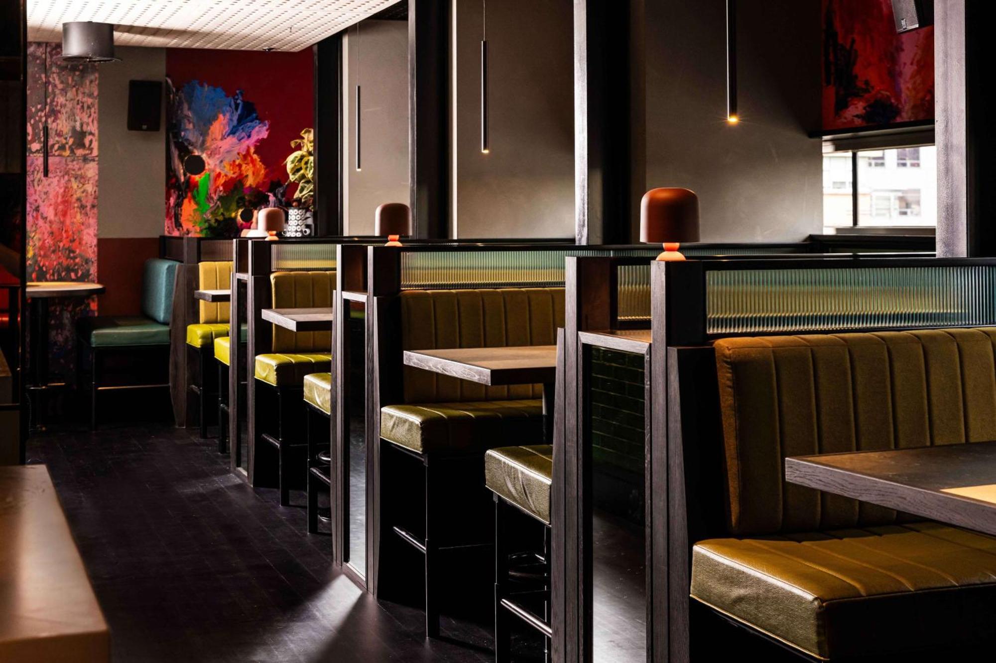 Qt Melbourne Hotel Luaran gambar Interior of a typical restaurant