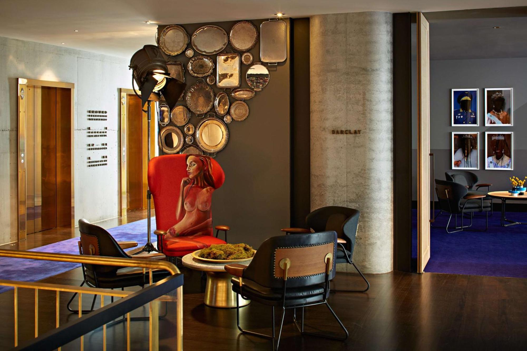 Qt Melbourne Hotel Luaran gambar The interior of the Standard London
