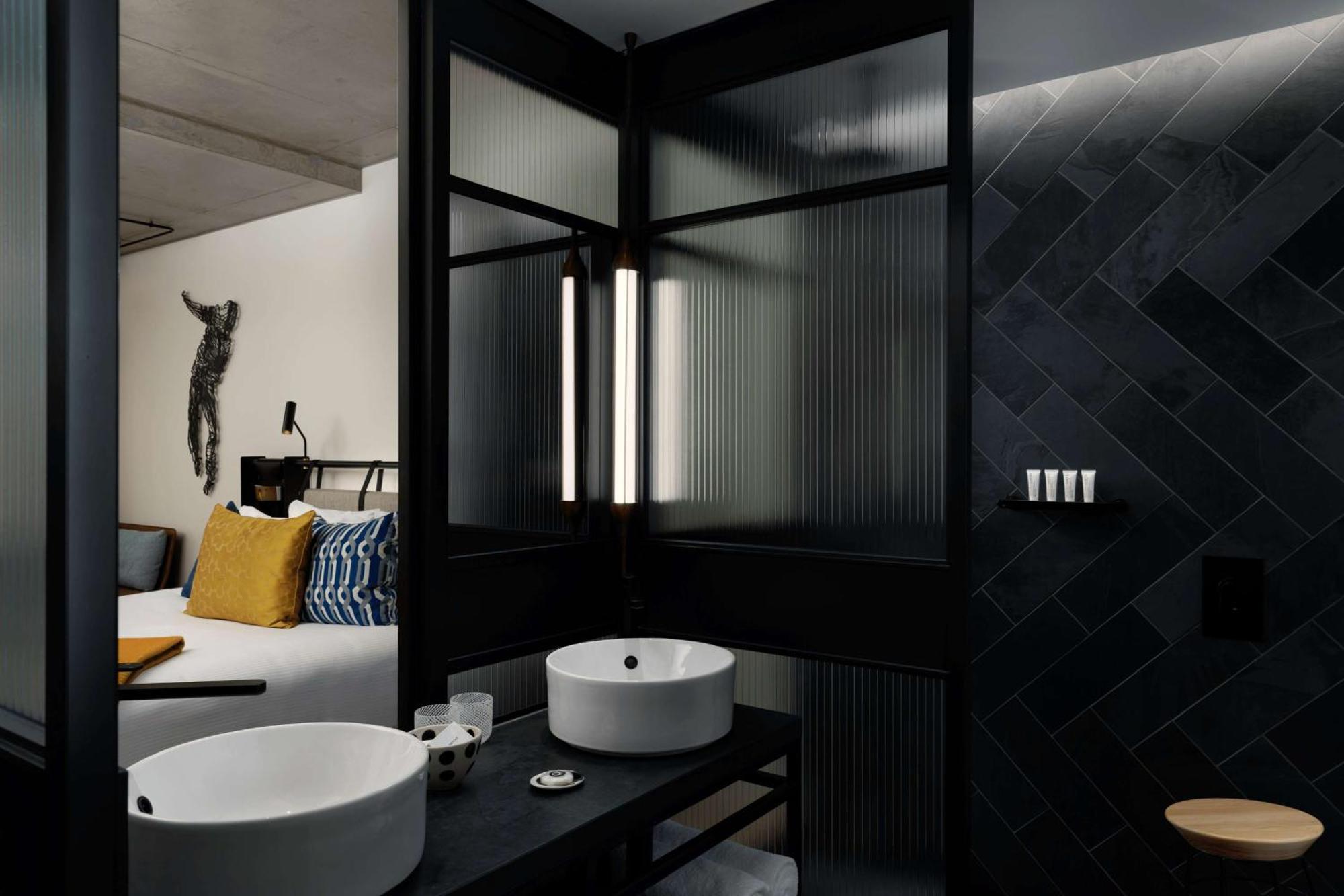 Qt Melbourne Hotel Luaran gambar Bathroom