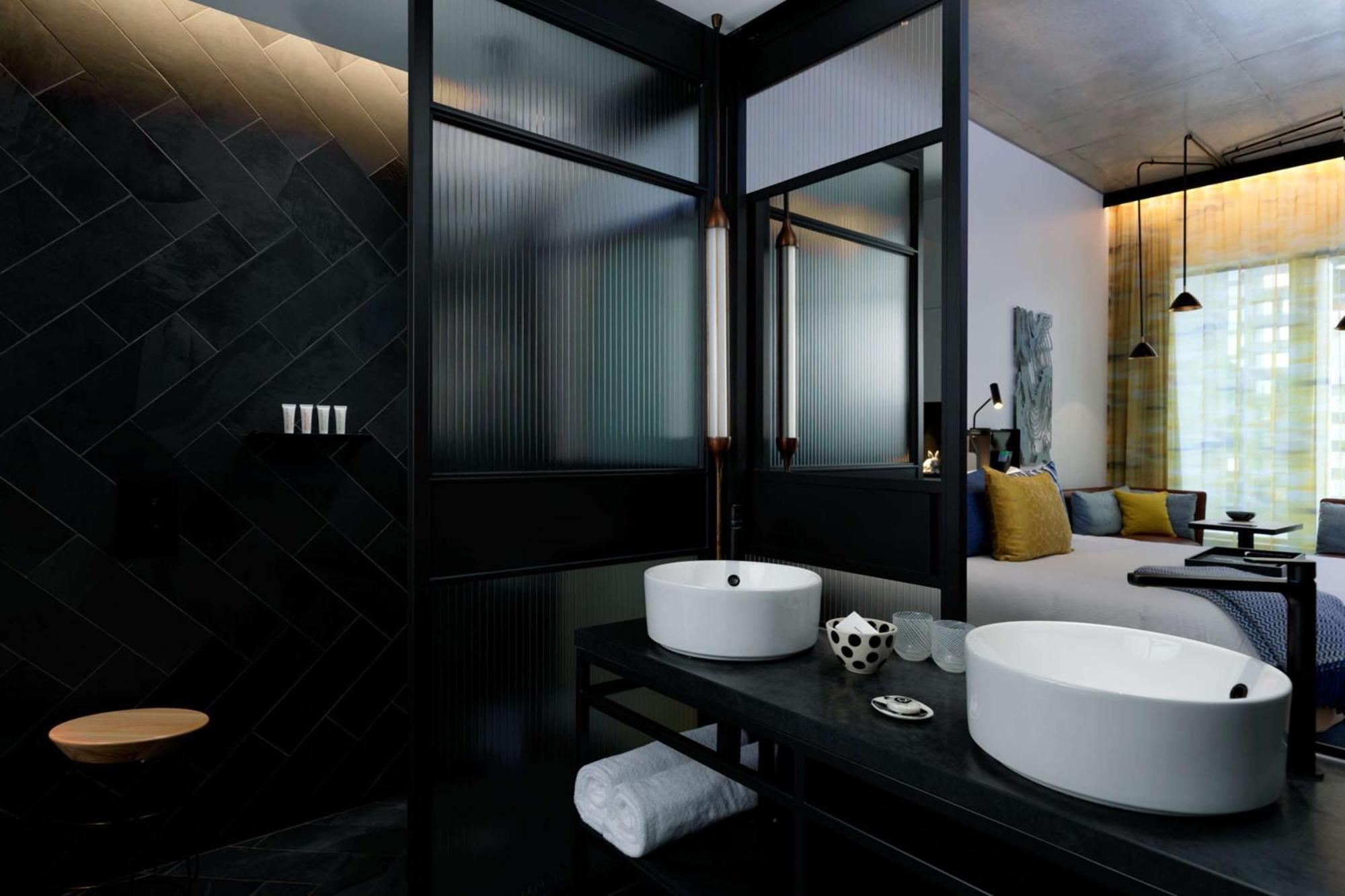 Qt Melbourne Hotel Luaran gambar Bathroom