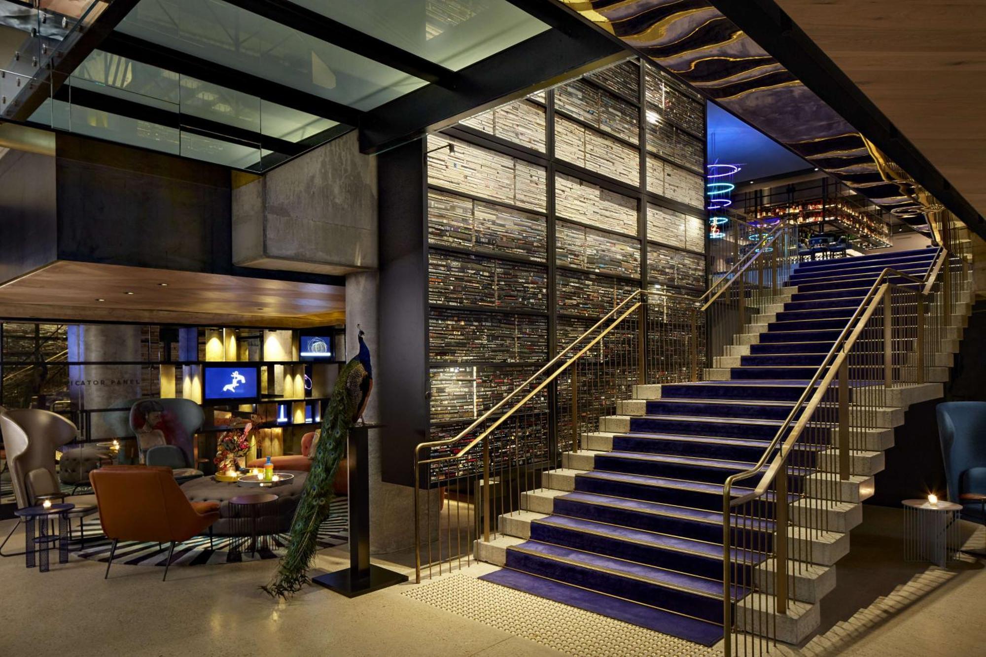 Qt Melbourne Hotel Luaran gambar The interior of the hotel
