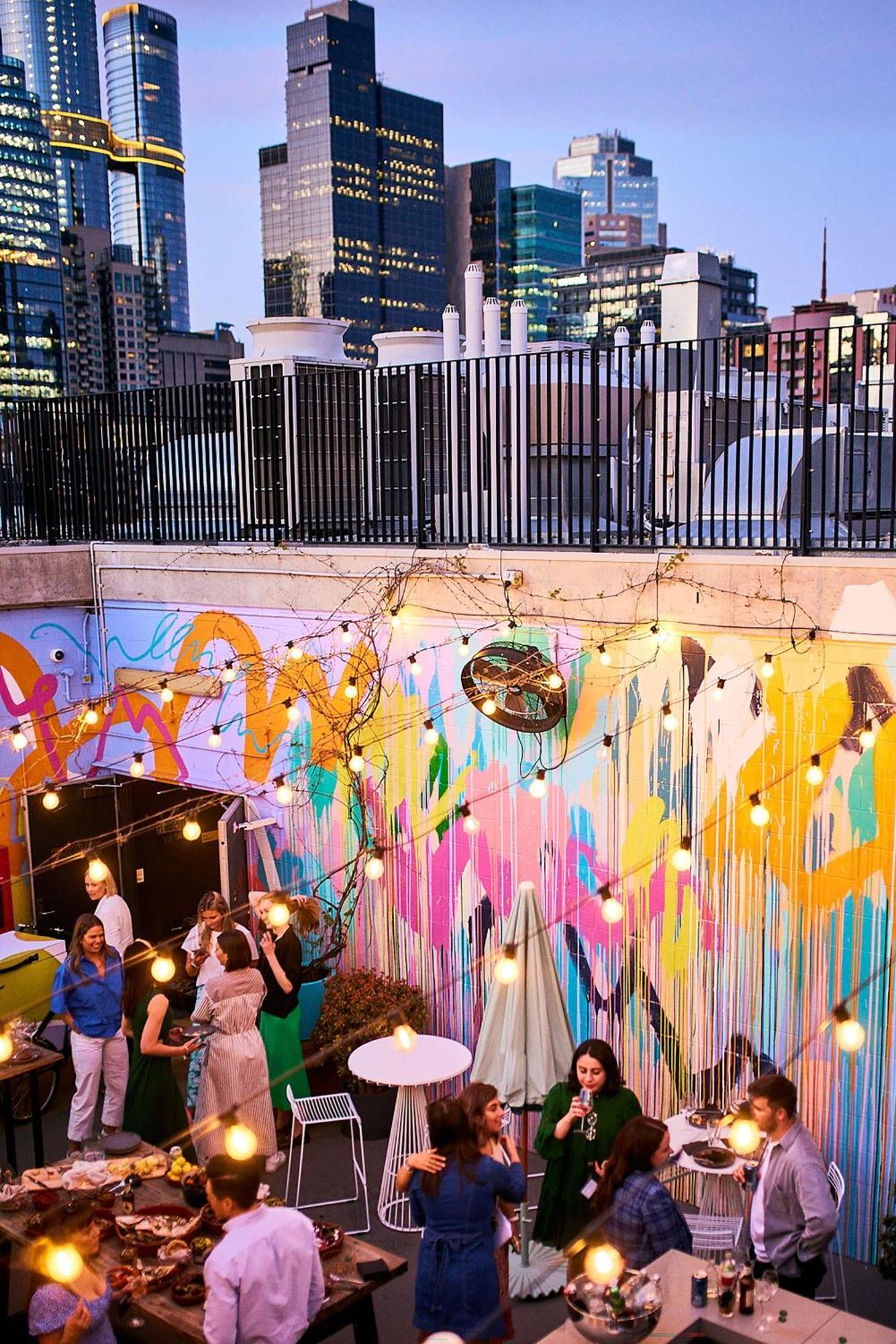 Qt Melbourne Hotel Luaran gambar The courtyard at the 2018 edition of the festival