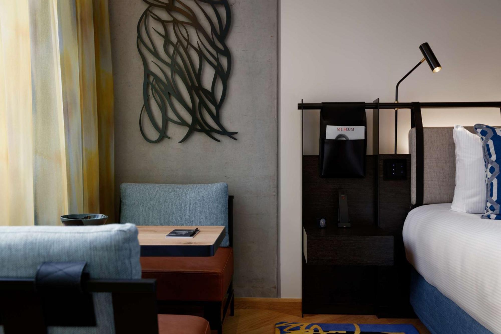 Qt Melbourne Hotel Luaran gambar A room at the hotel
