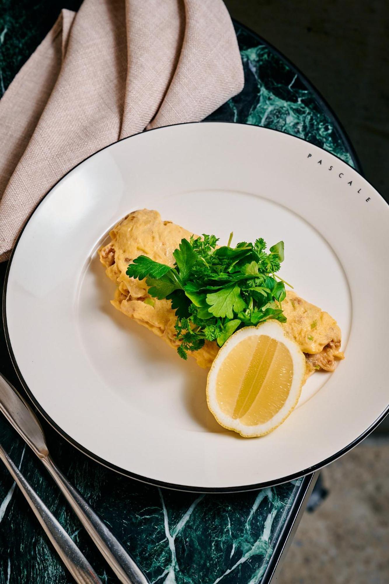 Qt Melbourne Hotel Luaran gambar A prepared omelette