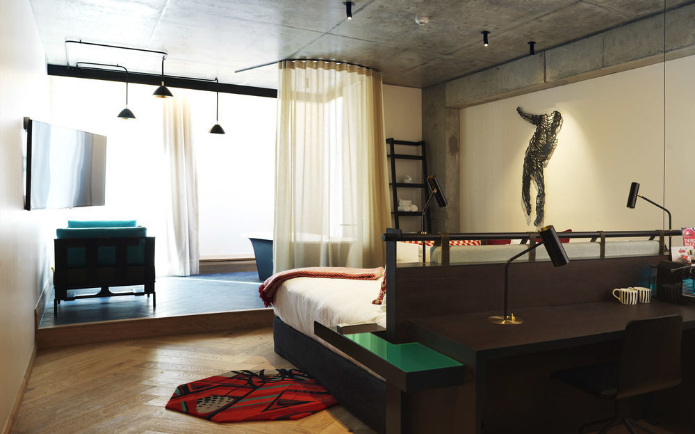 Qt Melbourne Hotel Luaran gambar A room at the hotel