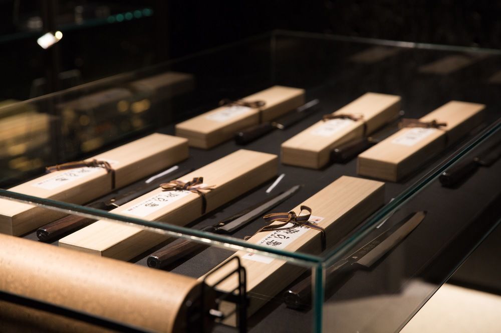 Qt Melbourne Hotel Luaran gambar A display of chocolate bars at a shop in Paris